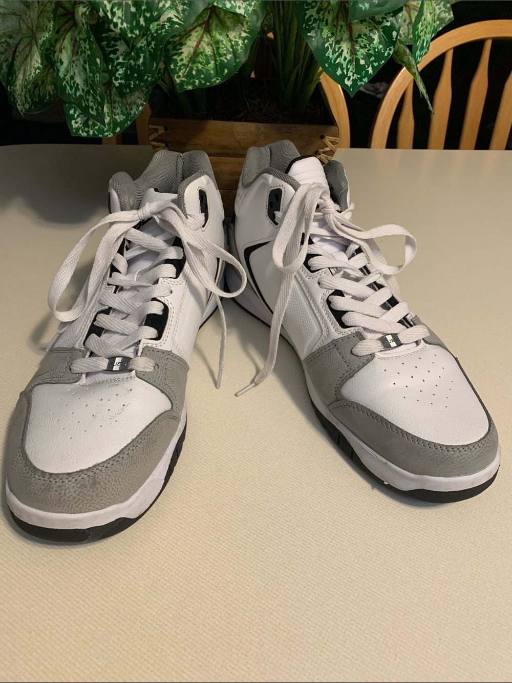 FUBUMen's Athletic Sneakers in White and Gray NWzOT